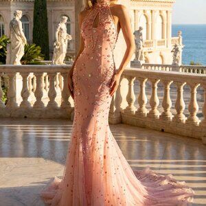 Luxurious Designer Couture Prom Party Runway Evening Cocktail Halter Gown Dress